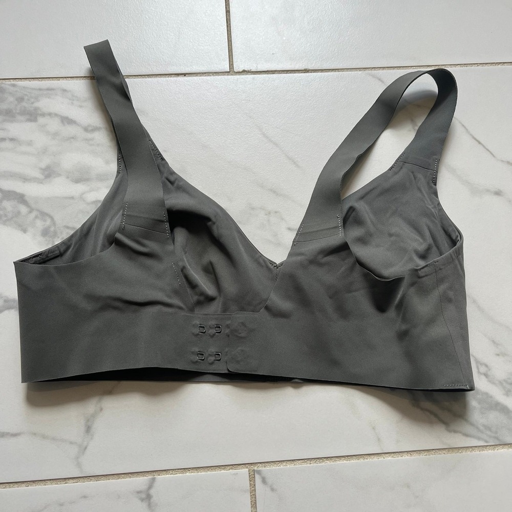 Lululemon like nothing bra size 32C - Picture 4 of 4